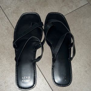 Black sandles